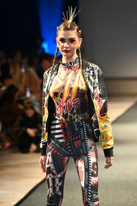 8 August 2026, show 6, Runway. Frame U0EJXC