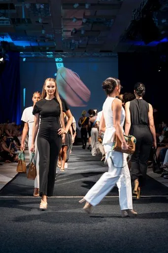 Joelle Jacobs x Holsta, 9 August 2026, show 6, Runway. Frame M0AKYR
