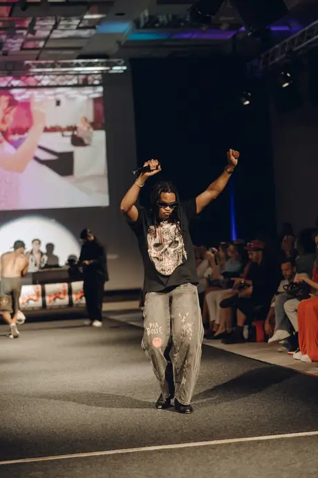 Neben den Shows, 8 August 2026. Frame LXYSGX