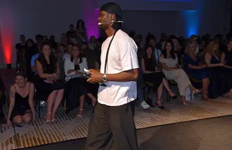 Runway, 9 August 2026. Frame GNIPNN