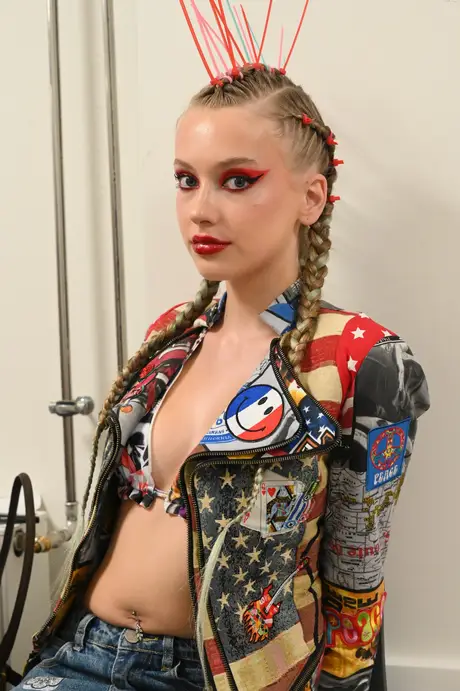 Backstage, 8 August 2026. Frame UVEAF_