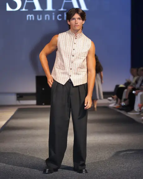 7 August 2026, show 2, Runway. Frame ISTVUF
