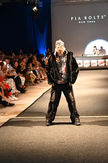 8 August 2026, show 6, Runway. Frame MHMNWT