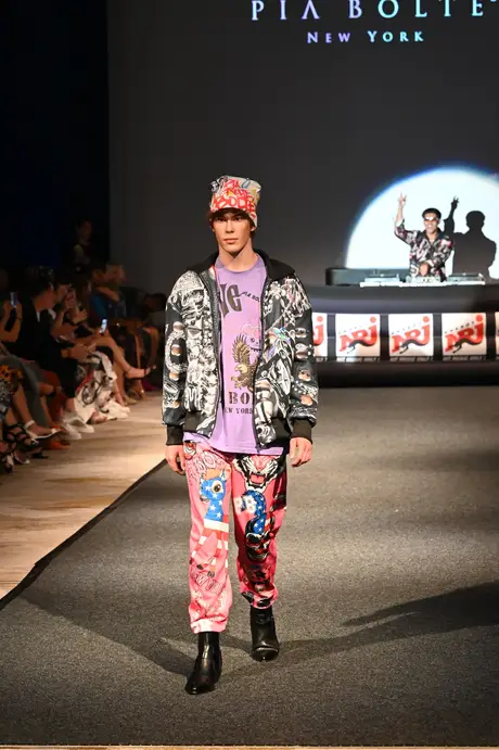 8 August 2026, show 6, Runway. Frame Q2DACH
