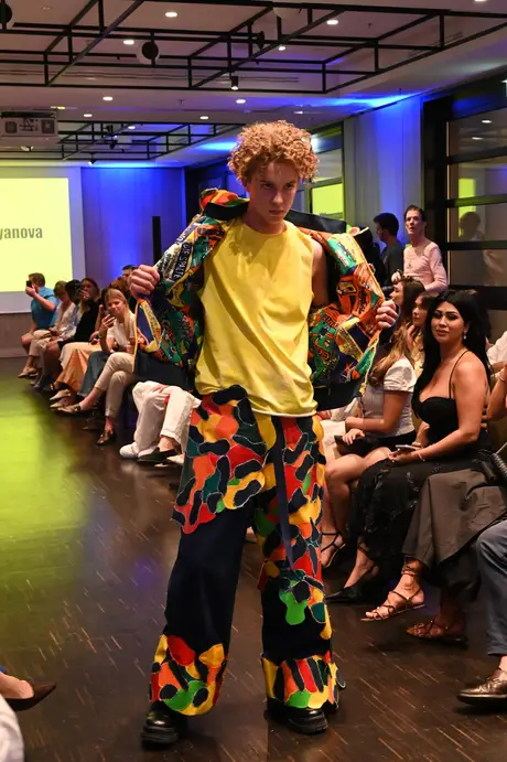 8 August 2026, show 2, Runway. Frame BIZHMP
