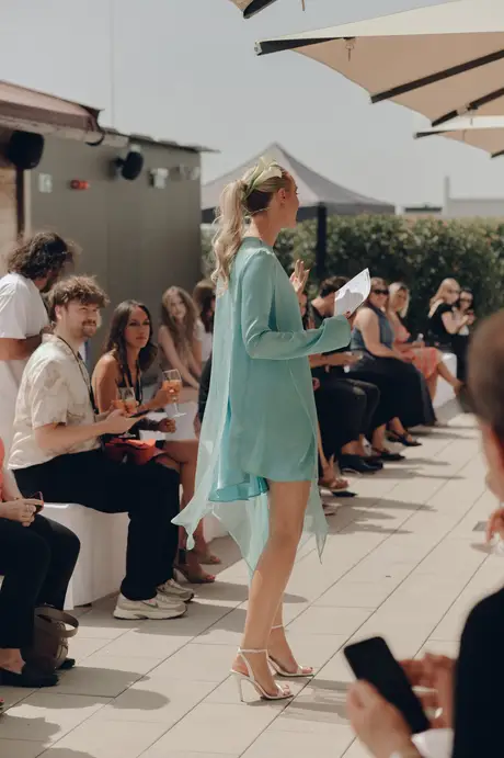 Neben den Shows, 9 August 2026. Frame 4BUZER