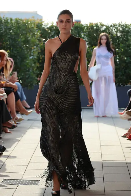 7 August 2026, show 1, Runway. Frame ZNMEE2