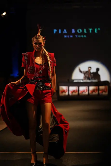 Pia Bolte, 8 August 2026, show 6, Runway. Frame VOLV5P