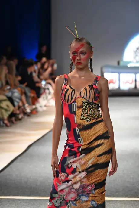 8 August 2026, show 6, Runway. Frame FGIYDZ
