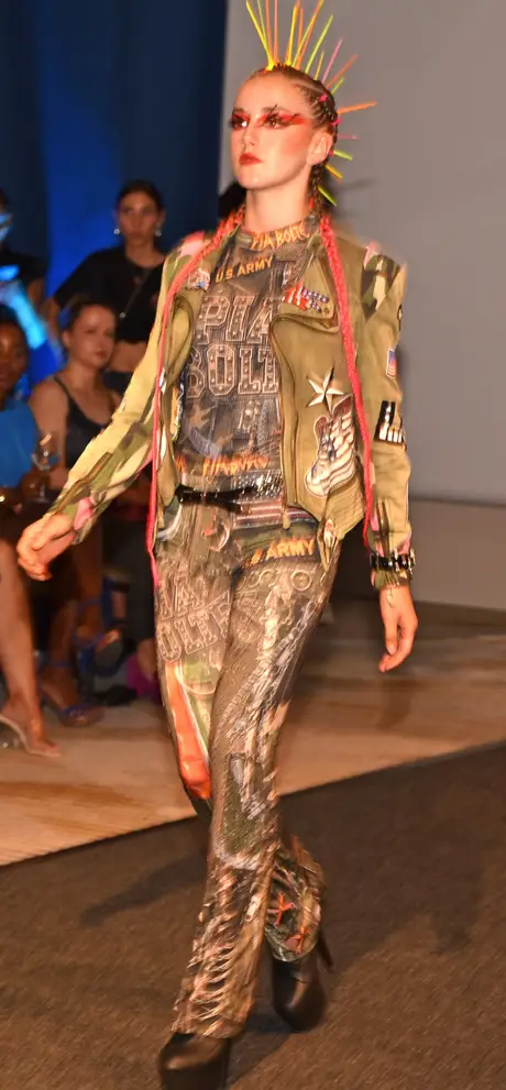 8 August 2026, show 6, Runway. Frame QB15KH