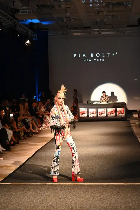 8 August 2026, show 6, Runway. Frame KBPVNZ