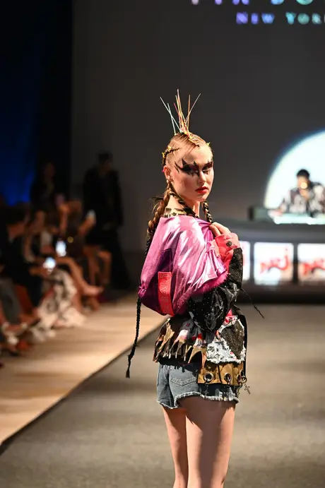 8 August 2026, show 6, Runway. Frame QBZ1_X