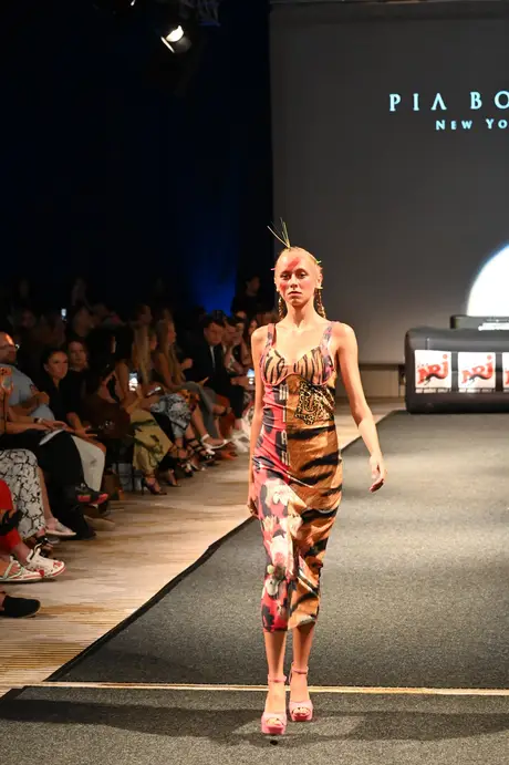 8 August 2026, show 6, Runway. Frame BUD6B4
