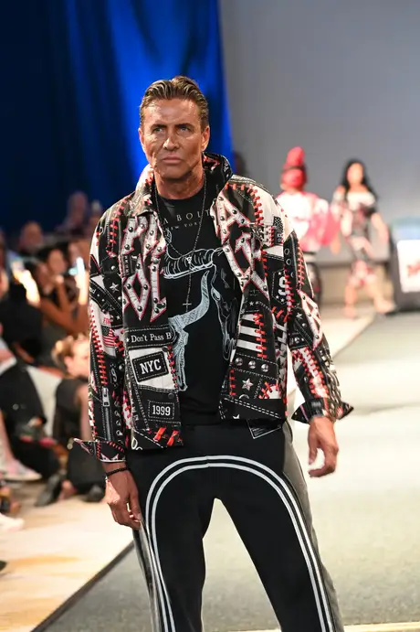 8 August 2026, show 6, Runway. Frame GZRJDZ