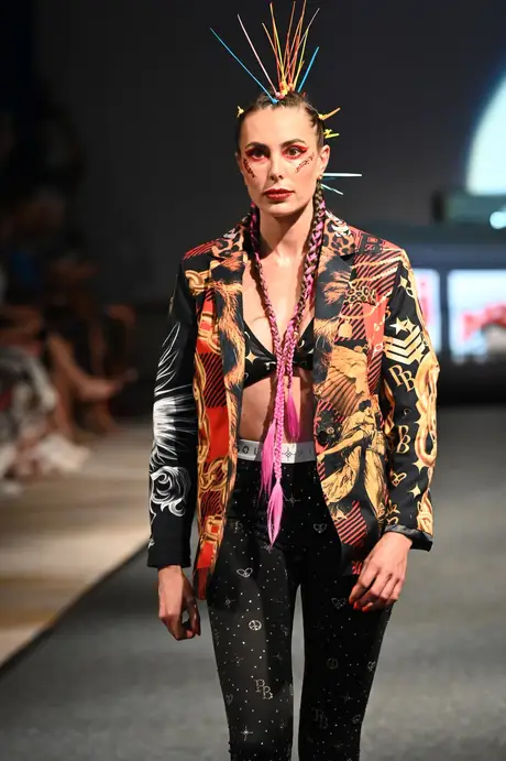 8 August 2026, show 6, Runway. Frame E_Y5C4
