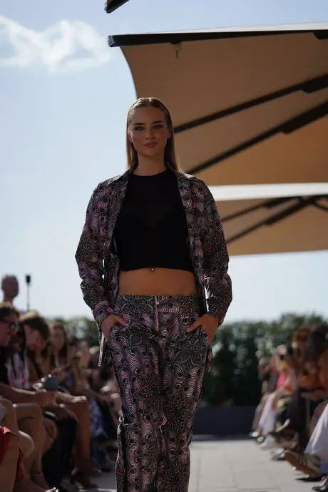 Roubs Style, 9 August 2026, show 4, Runway. Frame EX2Z9K