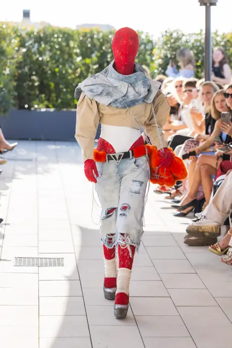 7 August 2026, show 1, Runway. Frame V9EM99