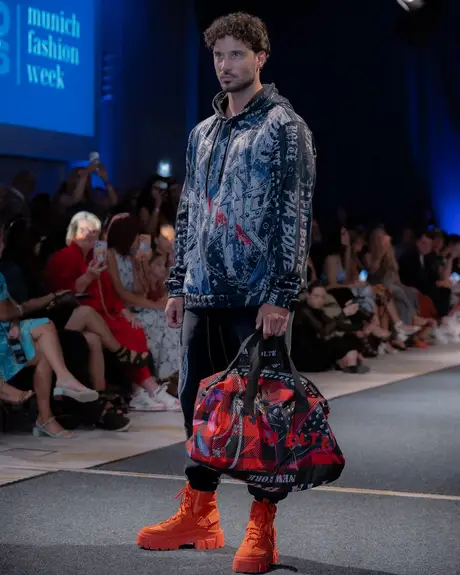 Pia Bolte, 8 August 2026, show 6, Runway. Frame ZQ2KXW