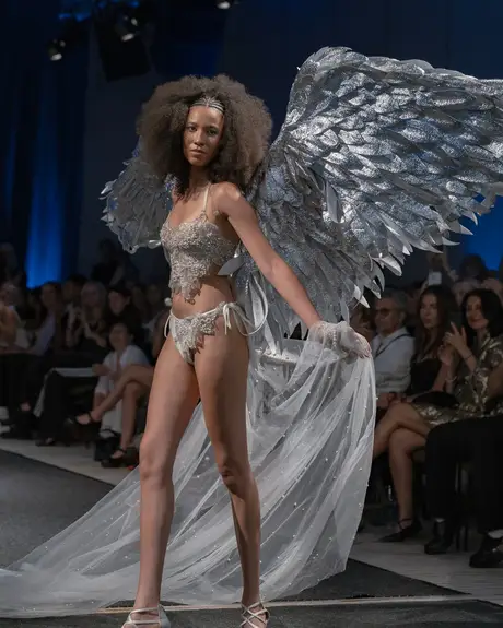 Madame MG Couture, 7 August 2026, show 2, Runway. Frame YXHDTM