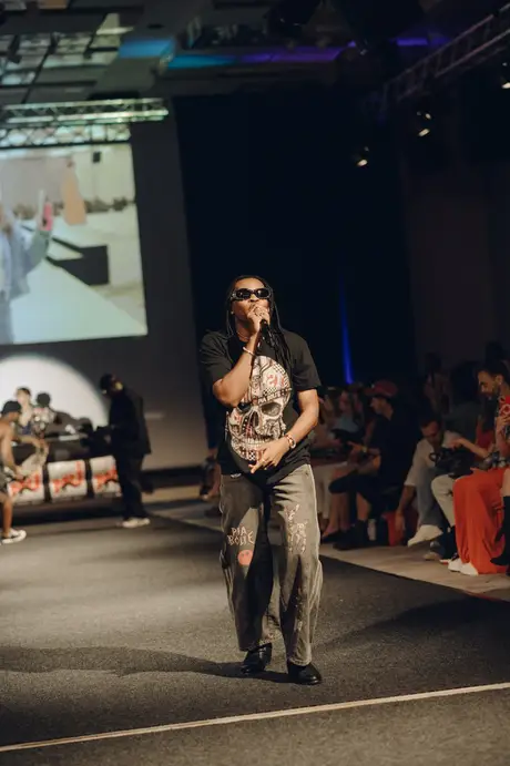 Neben den Shows, 8 August 2026. Frame RUY4UT