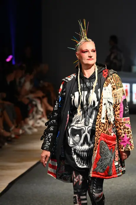 8 August 2026, show 6, Runway. Frame LLEI1O