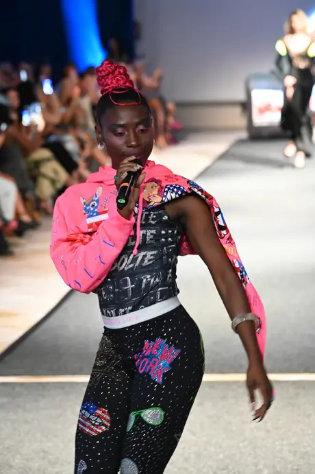 8 August 2026, show 6, Runway. Frame M9SG8Y