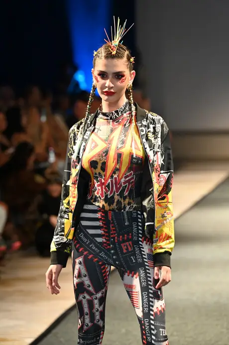8 August 2026, show 6, Runway. Frame K35PT8