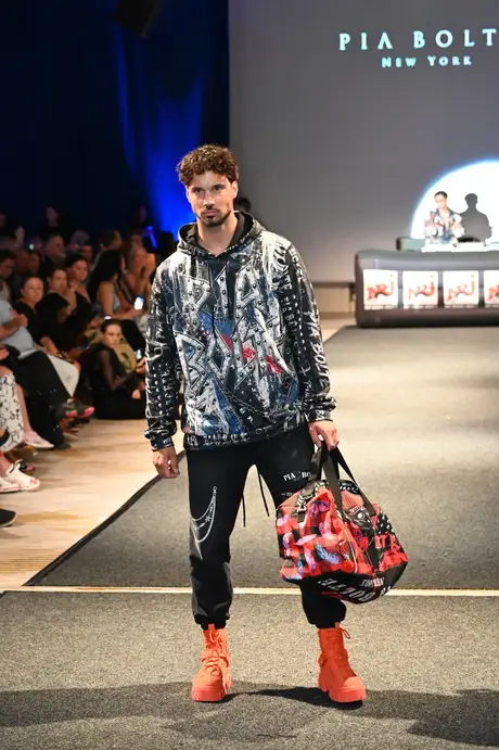 8 August 2026, show 6, Runway. Frame 7B9ML-