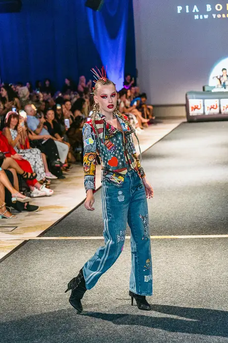 Pia Bolte, 8 August 2026, show 6, Runway. Frame SV8Q5L