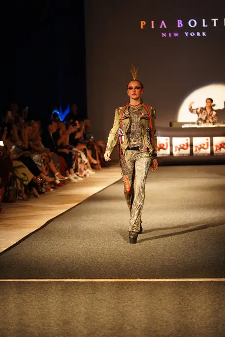 Pia Bolte, 8 August 2026, show 6, Runway. Frame BV4Z_J