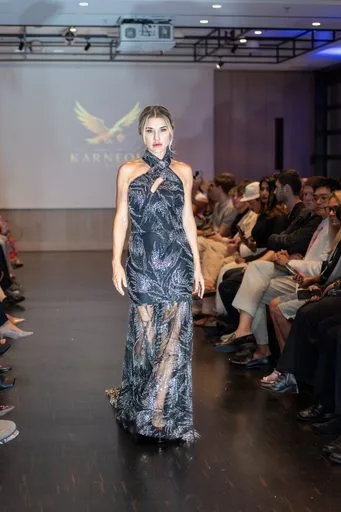 House of Karneol, 9 August 2026, show 5, Runway. Frame ARAFZ7