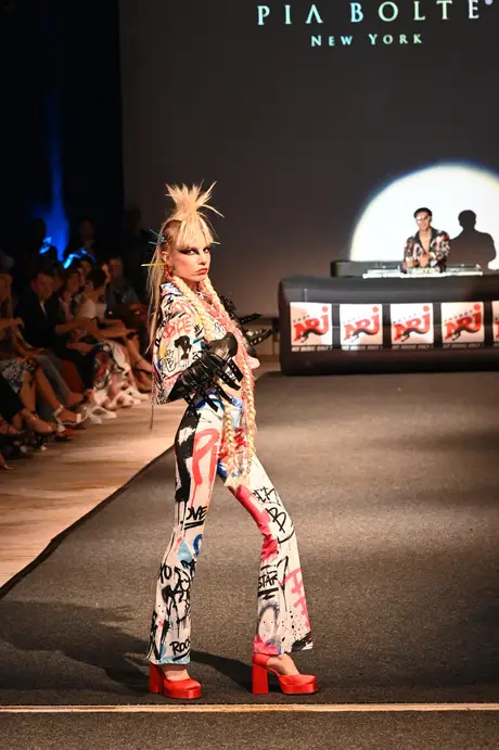 8 August 2026, show 6, Runway. Frame 1V1UFS