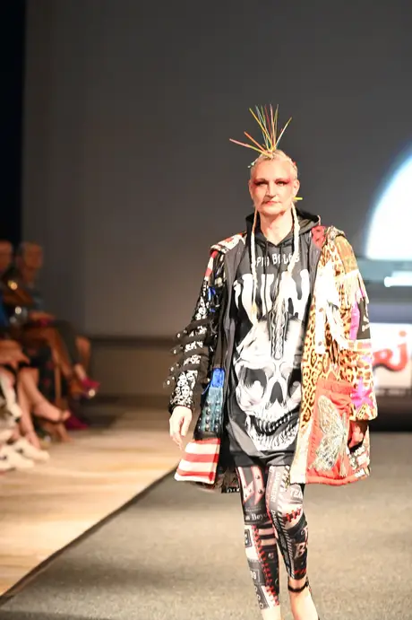 8 August 2026, show 6, Runway. Frame XX0DUR