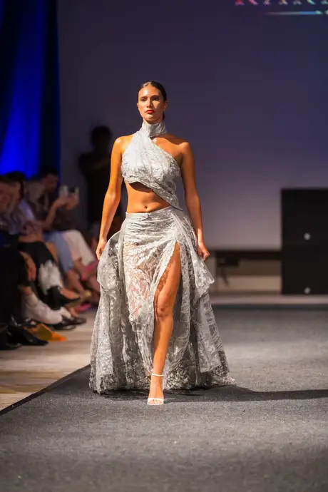 House of Karneol, 7 August 2026, show 2, Runway. Frame GYT9OQ