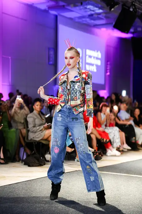 Pia Bolte, 8 August 2026, show 6, Runway. Frame H4EM4E