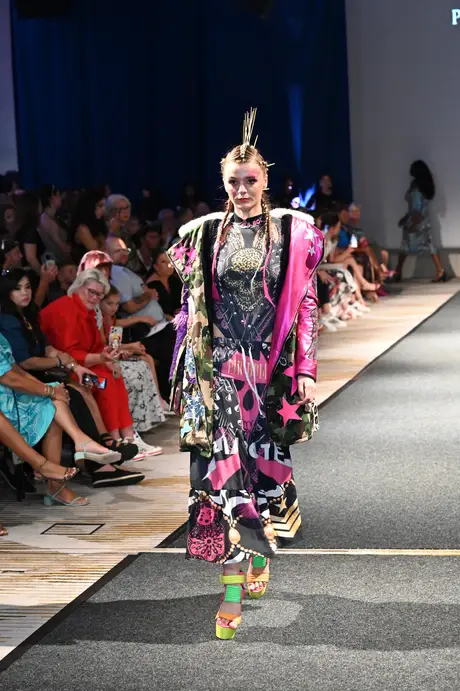 8 August 2026, show 6, Runway. Frame O5BAA6