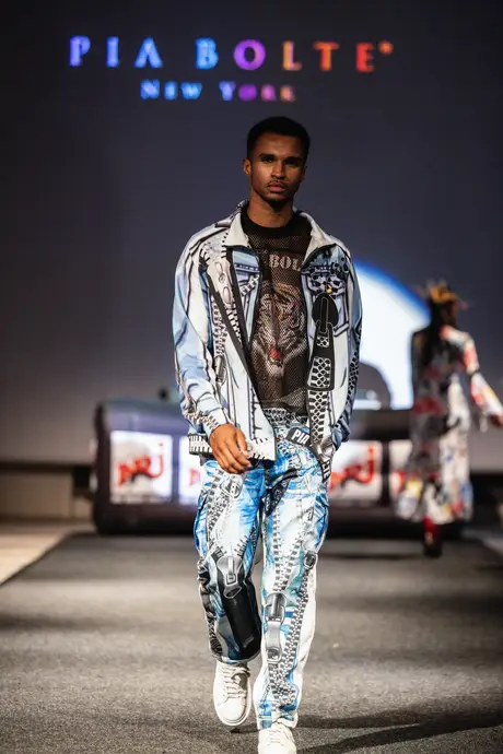 Pia Bolte, 8 August 2026, show 6, Runway. Frame B6NTNT