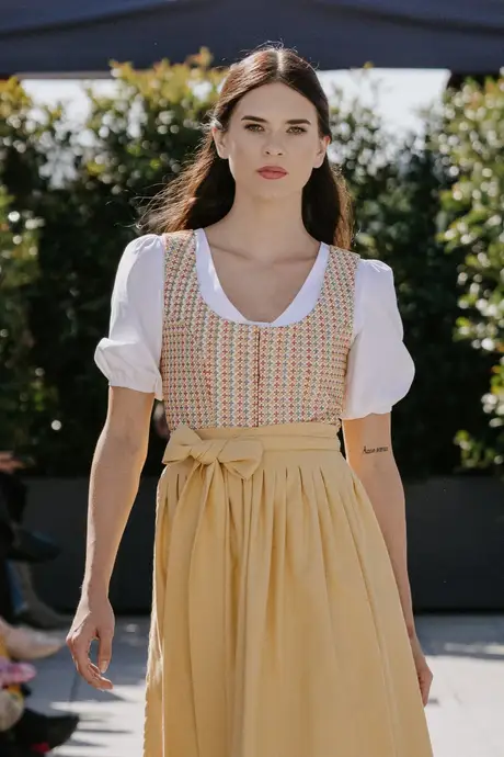 8 August 2026, show 4, Runway. Frame E0BSLO