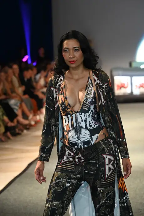 8 August 2026, show 6, Runway. Frame 7LGNJX