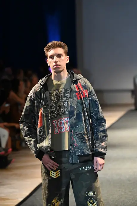 8 August 2026, show 6, Runway. Frame VYL4O2