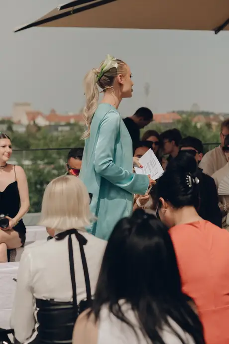 Neben den Shows, 9 August 2026. Frame 1Y5W4V