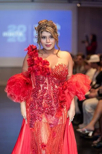 House of Karneol, 9 August 2026, show 5, Runway. Frame L0UVGK