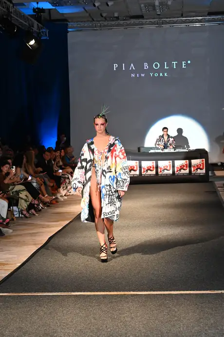 8 August 2026, show 6, Runway. Frame 3XJPO7