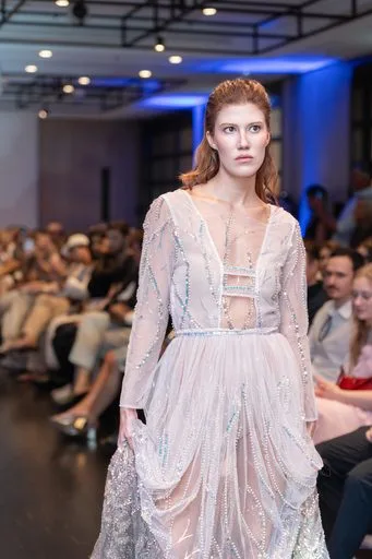 House of Karneol, 9 August 2026, show 5, Runway. Frame 8ZXW-0