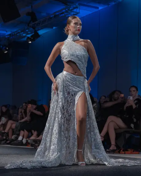 7 August 2026, show 2, Runway. Frame 7V0NYP