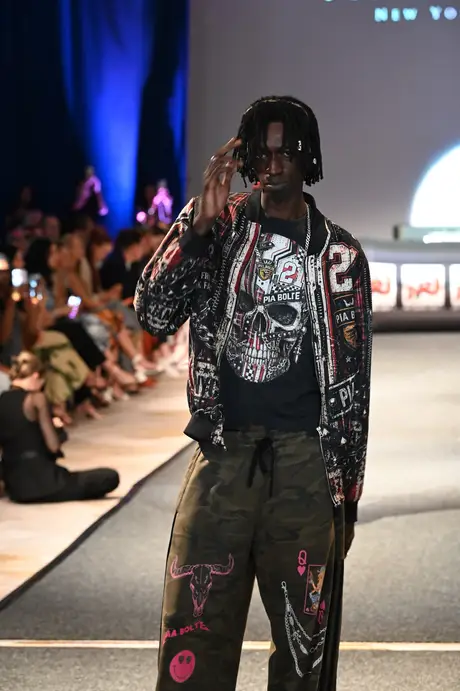 8 August 2026, show 6, Runway. Frame OIGQ48
