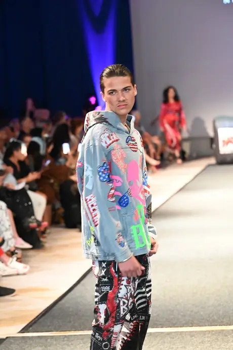 8 August 2026, show 6, Runway. Frame YWNIHV