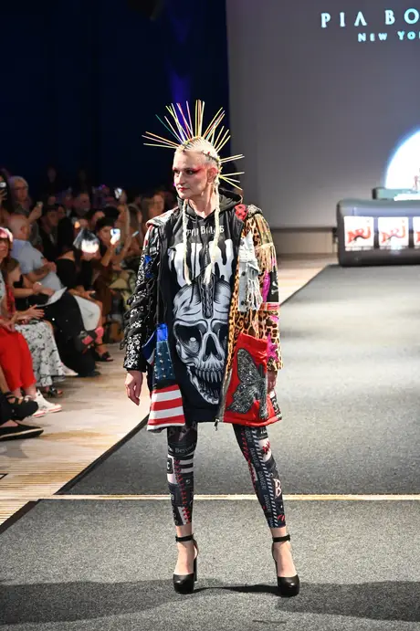 8 August 2026, show 6, Runway. Frame V3OTGD