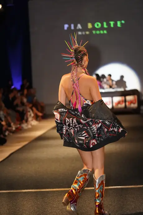 Pia Bolte, 8 August 2026, show 6, Runway. Frame 5SUZ6M