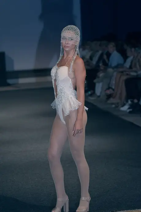 7 August 2026, show 2, Runway. Frame NZ7WZ6